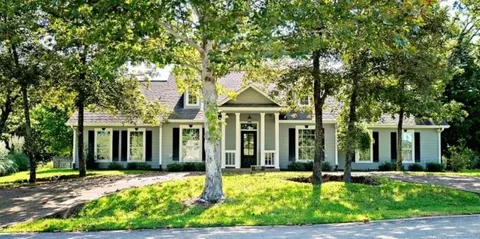 3699 Sabine St, Athens, TX 75752