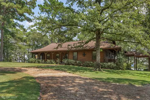 929 Village Dr, Zwolle, LA 71486