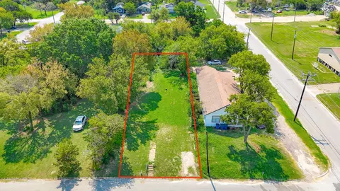 707 E 3rd Ave, Corsicana, TX 75110