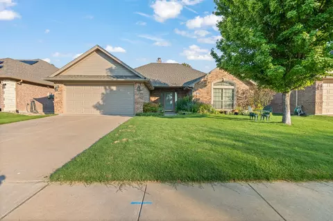 1812 Colorado Ct, Burleson, TX 76028