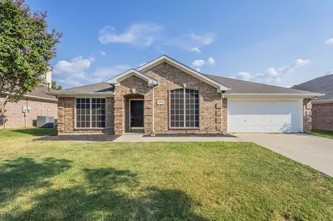 604 Coal Creek Dr, Mansfield, TX 76063