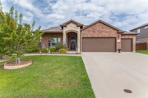 1121 Berwick Ct, Saginaw, TX 76131