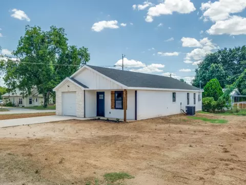 808 Buckboard Dr, De Leon, TX 76444