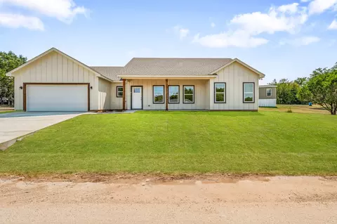 2917 Paluxy Trl, Granbury, TX 76048
