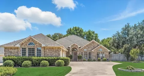 6353 Warwick Hills Dr, Fort Worth, TX 76132