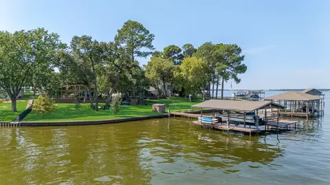 152 Enchanted Dr, Enchanted Oaks, TX 75156