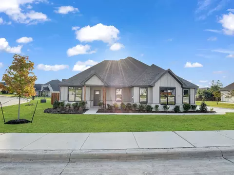 104 Smoky Oak Ln, Weatherford, TX 76087