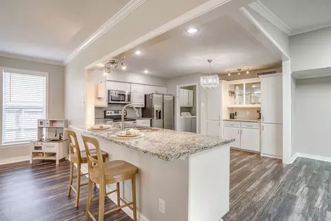 2616 Treeview Dr, Arlington, TX 76016