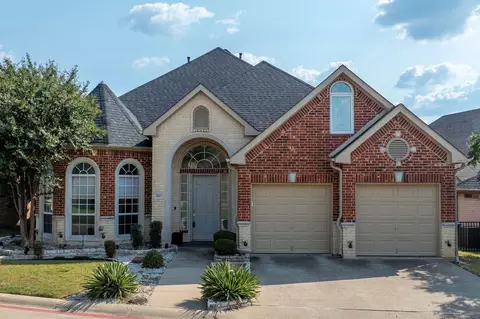 1817 Masters Dr, Desoto, TX 75115