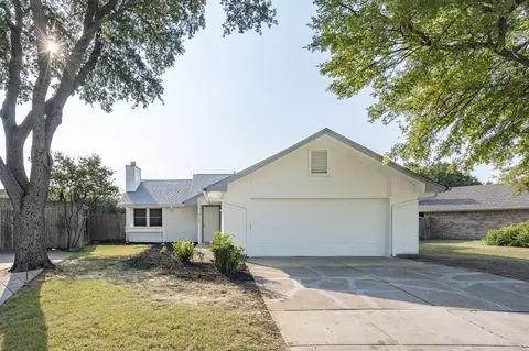 6205 Patriotic Ct, Arlington, TX 76002
