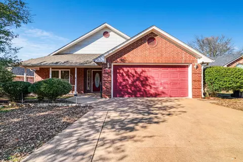 2705 Briarwood Dr, Paris, TX 75460