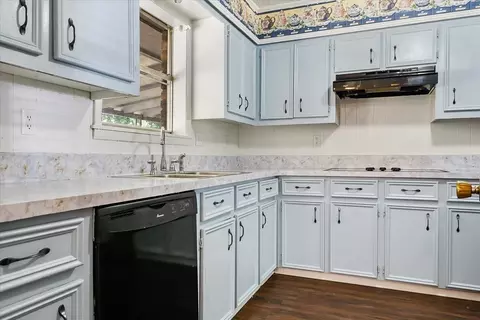 709 Laura Ave, Corsicana, TX 75110