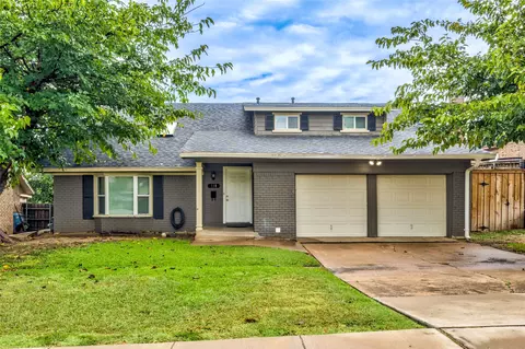 118 W Phillips Ct, Grand Prairie, TX 75051