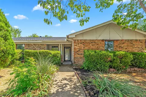 4657 Cripple Creek Rd, Haltom City, TX 76137