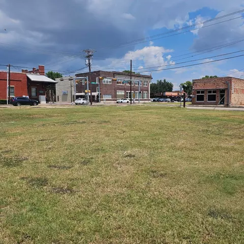 103-107 S Dallas Ave, Lancaster, TX 75146