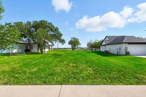 209 E 10th St, Ferris, TX 75125
