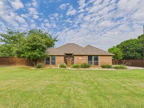 4481 Sir Lancelot Cir, Midlothian, TX 76065