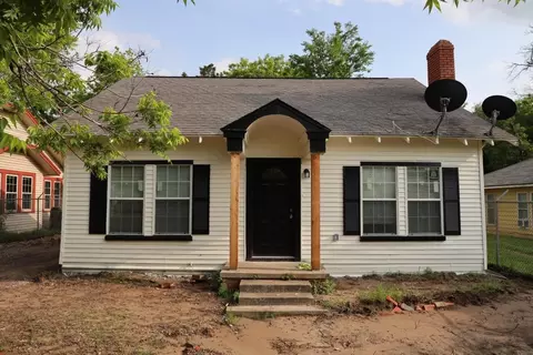 818 E Palestine St, Mexia, TX 76667