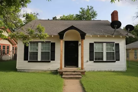 818 E Palestine St, Mexia, TX 76667