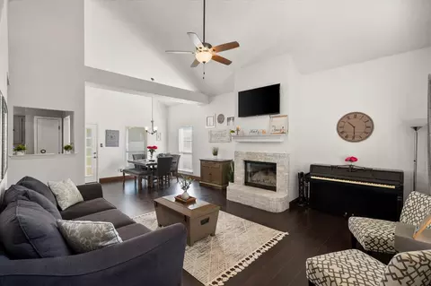 2801 Kempton Dr, Arlington, TX 76001