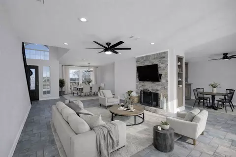 363 Balcones Dr, Fort Worth, TX 76108