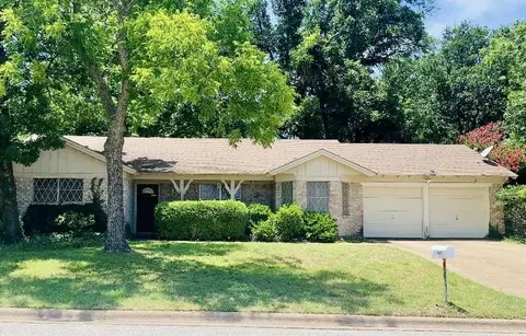 1217 Scott Dr, Hurst, TX 76053