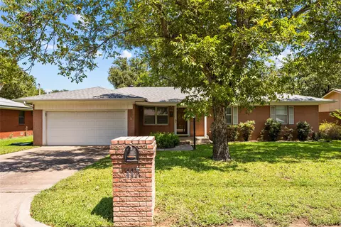 117 S Bermuda St, Lacy Lakeview, TX 76705