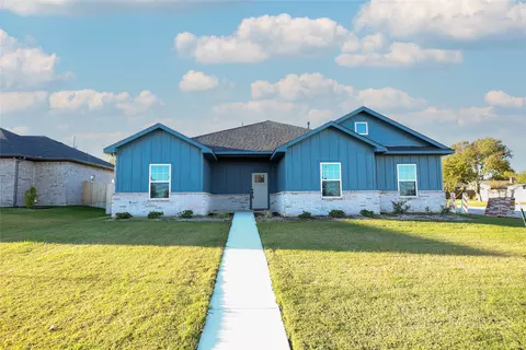 1412 Mason St, Bowie, TX 76230