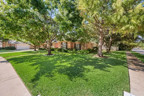 7321 Fallen Oak Dr, North Richland Hills, TX 76182