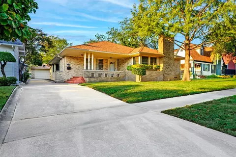 1114 W Walker St, Denison, TX 75020