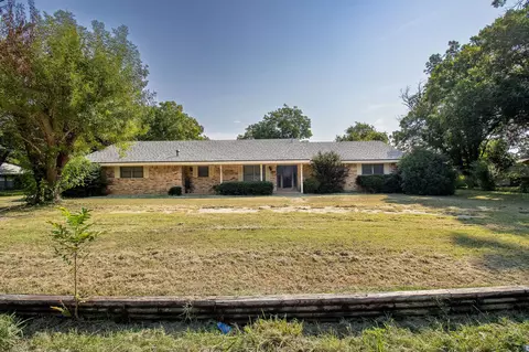 705 S 4th St, Grandview, TX 76050