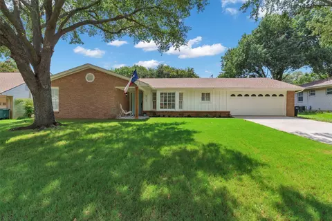 4137 Selkirk Dr W, Fort Worth, TX 76109