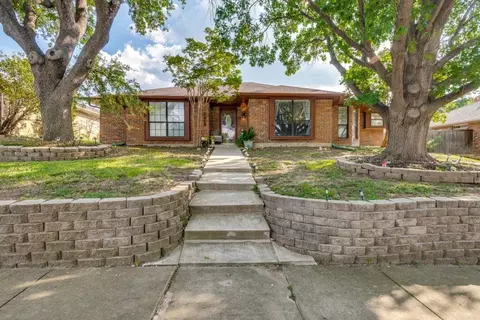 1612 Walker Dr, Carrollton, TX 75007