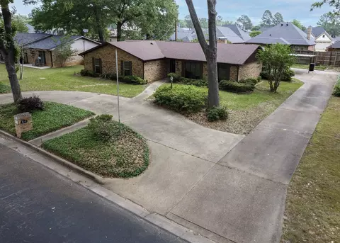 610 Rockwall Dr, Longview, TX 75604
