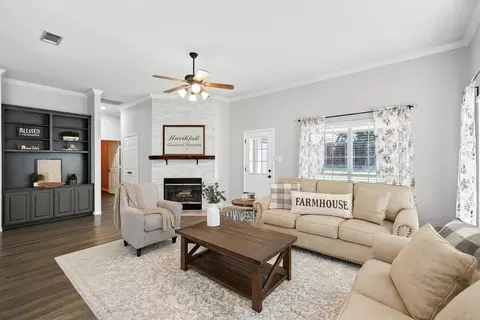 106 N Blue Bonnet Cir, Justin, TX 76247