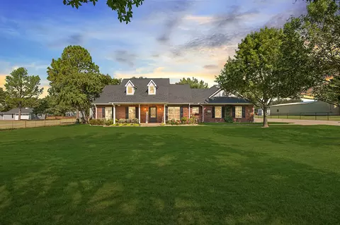 260 Beasley Rd, Combine, TX 75159
