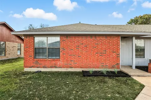 1703 Creekview Dr, Glenn Heights, TX 75154
