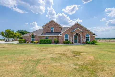 194 Krahl Rd, Valley View, TX 76272