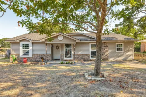 516 Lake Crest Pkwy, Azle, TX 76020