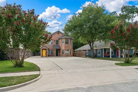 1911 S 11th St, Waco, TX 76706