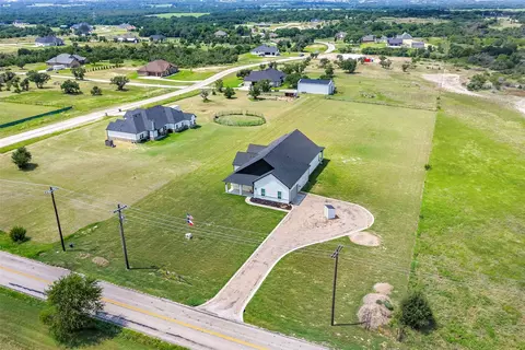 705 Old Agnes Rd, Weatherford, TX 76088
