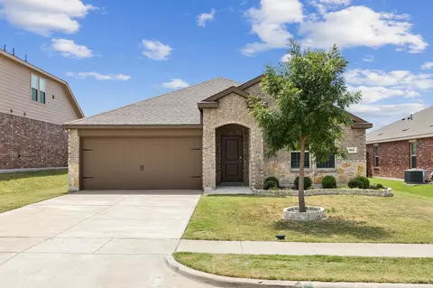 912 Alton Dr, Aubrey, TX 76227