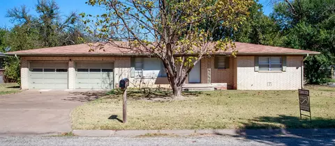 1102 W Howard, Olney, TX 76374