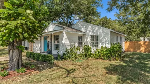 1302 Oliver St, Weatherford, TX 76086