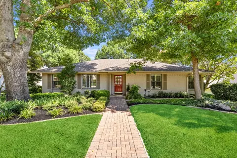 328 Ridgebriar Dr, Richardson, TX 75080