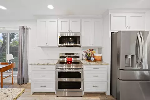 Kitchen - 4641 Plainview Rd, Midlothian, TX 76065 photo 4 of 4