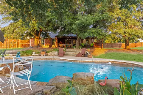 Exterior - 4641 Plainview Rd, Midlothian, TX 76065 photo 2 of 10