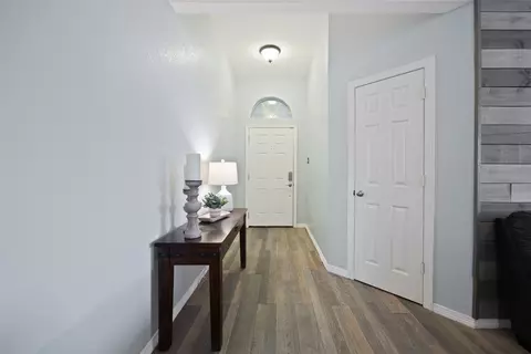 Entry Way - 4641 Plainview Rd, Midlothian, TX 76065 photo 1 of 1
