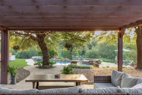 Exterior - 4641 Plainview Rd, Midlothian, TX 76065 photo 6 of 10