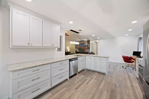 Kitchen - 4641 Plainview Rd, Midlothian, TX 76065 photo 3 of 4